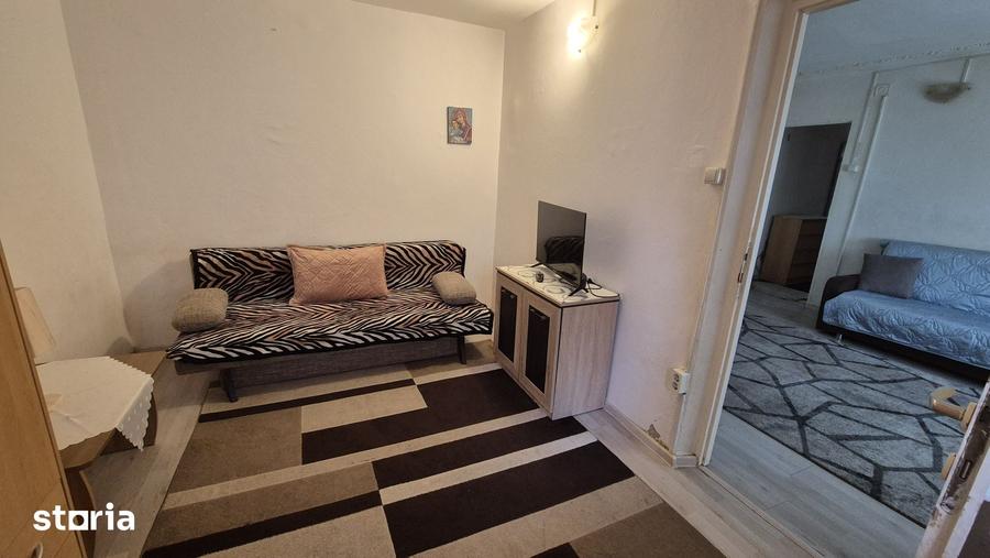 Apartament cu 3 camere semidecomandat în Șagului