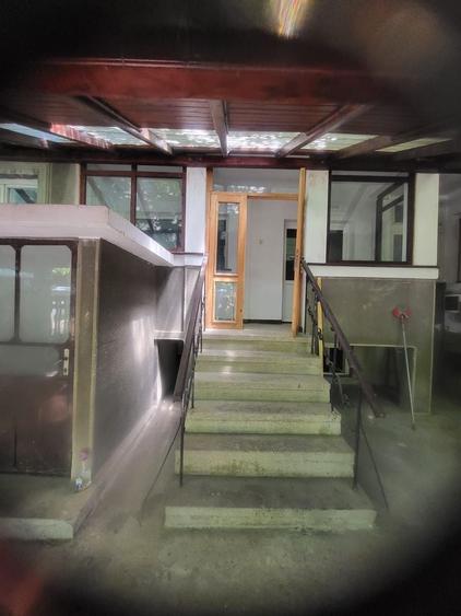 Casă individuală cu 7 camere cu Canalizare în Central