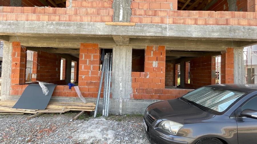 Duplex cu 4 camere cu Canalizare în Tunari