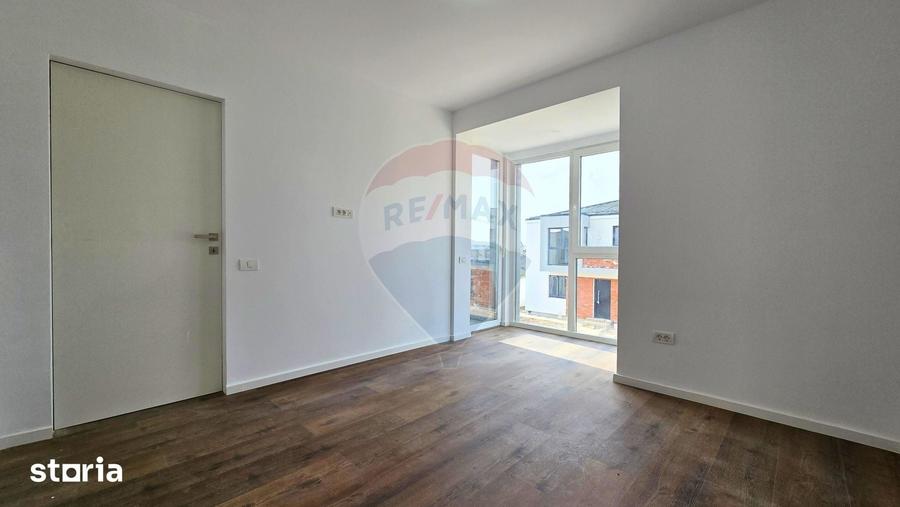 Casă cu 4 camere cu Teren 187 Mp în Tunari
