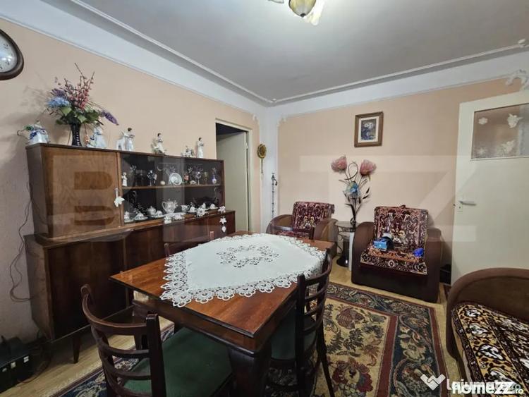 Apartament cu 3 camere semidecomandat în Alexandru cel Bun