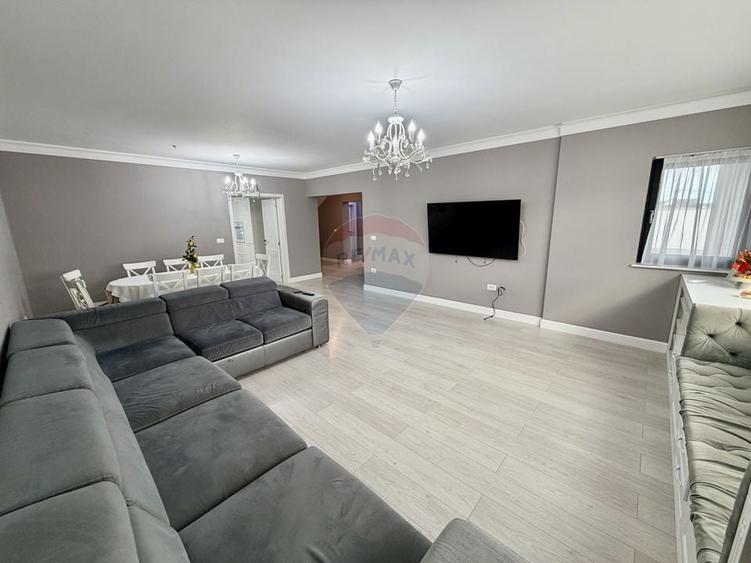 Casă individuală cu 5 camere cu Teren 550 Mp în Exterior Vest