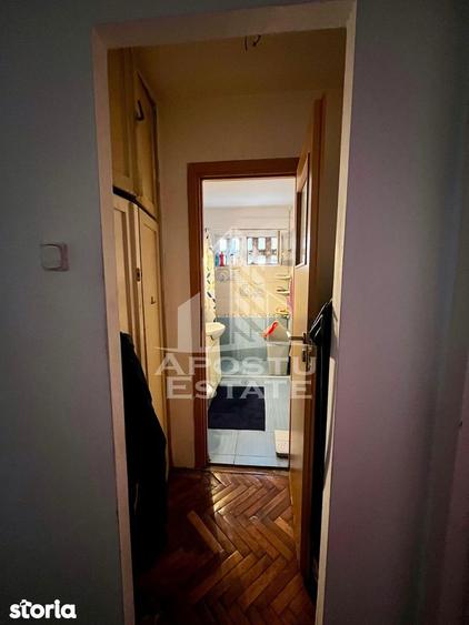 Apartament cu 3 camere semidecomandat, mobilat în Circumvalațiunii