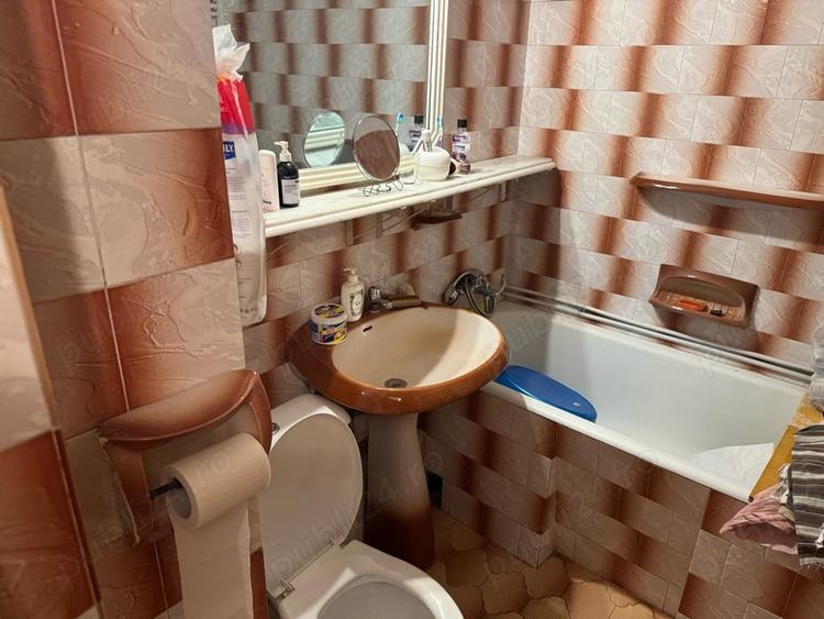 Apartament cu 4 camere decomandat în Central