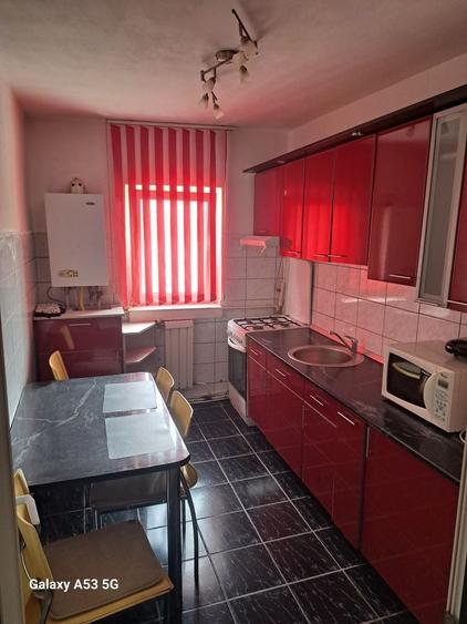 Apartament cu 3 camere decomandat în Ștefan cel Mare