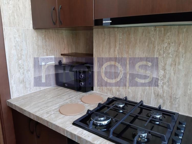 Apartament cu 3 camere decomandat, mobilat în Polonă