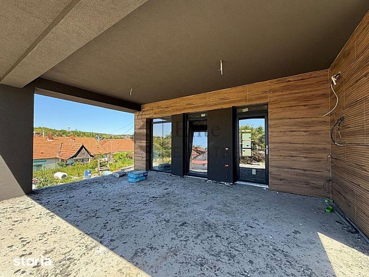 Casă cu 5 camere cu Teren 1050 Mp în Iorga