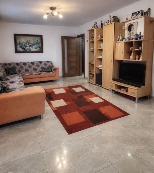 Apartament cu 2 camere decomandat în Rovine