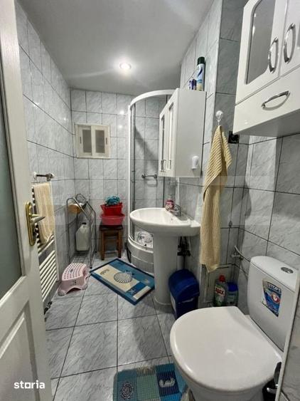 Apartament cu 3 camere semidecomandat în Decebal