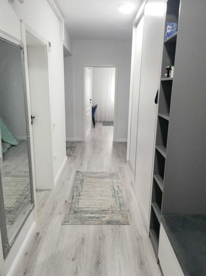Apartament cu 3 camere decomandat în Sud
