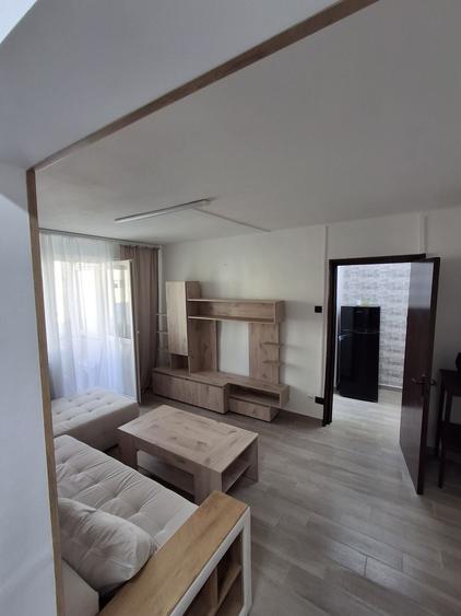 Apartament cu 2 camere semidecomandat în Giurgiului