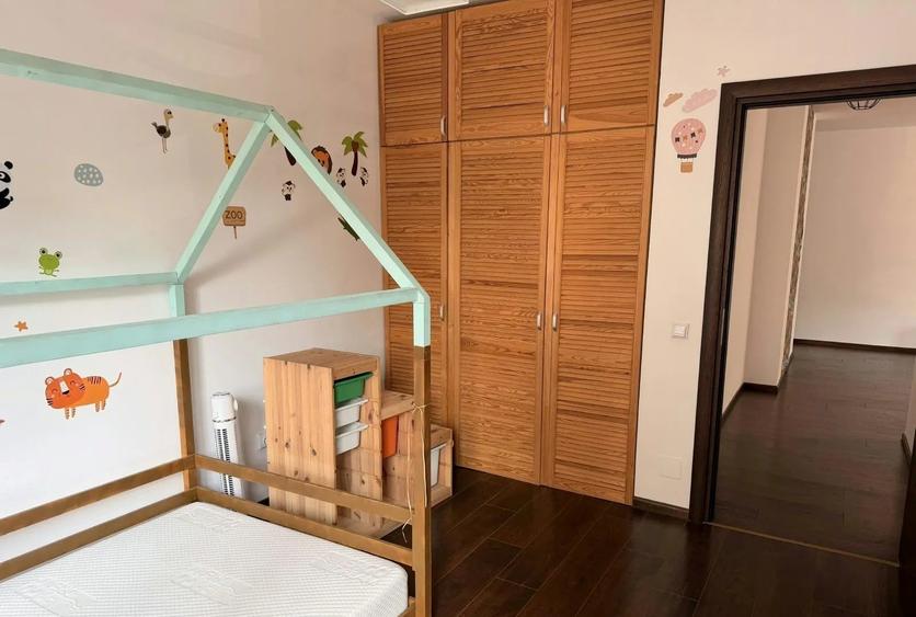Apartament cu 3 camere semidecomandat în Metalurgiei