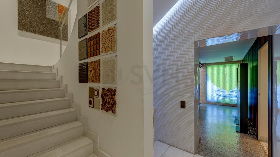 Casă individuală cu 15 camere cu Canalizare în Capitale
