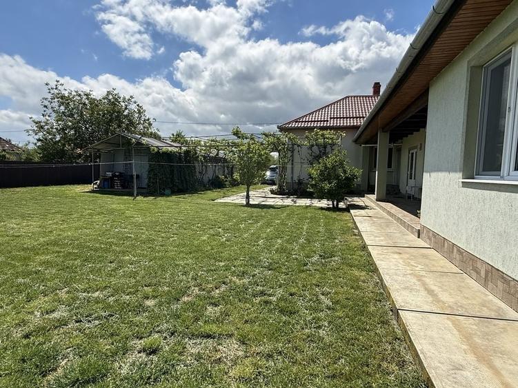 Casă cu 4 camere cu Teren 1439 Mp în Central