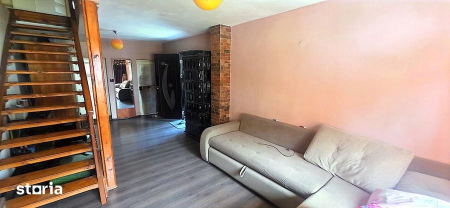 Casă cu 5 camere cu Teren 885 Mp în Ghioroc