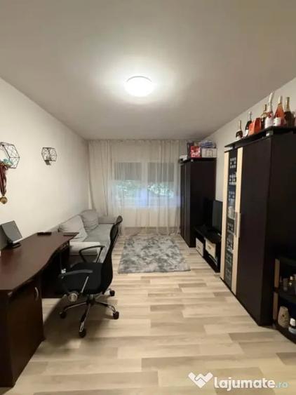 Apartament cu 2 camere semidecomandat în Calea București