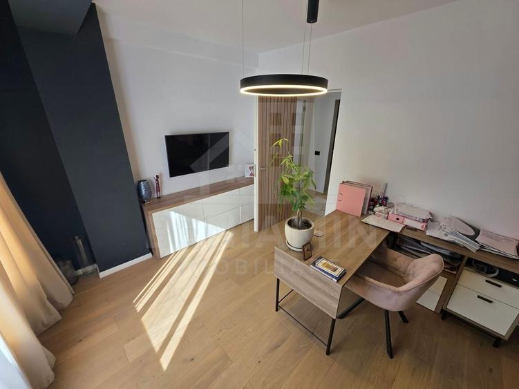 Apartament cu 3 camere, mobilat în Calea București