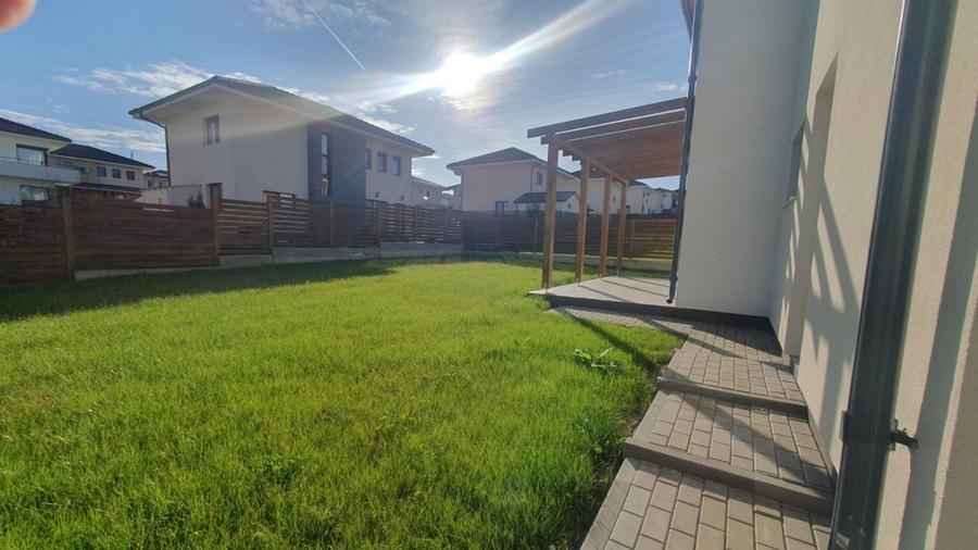Casă individuală cu 4 camere cu Canalizare în Dezmir