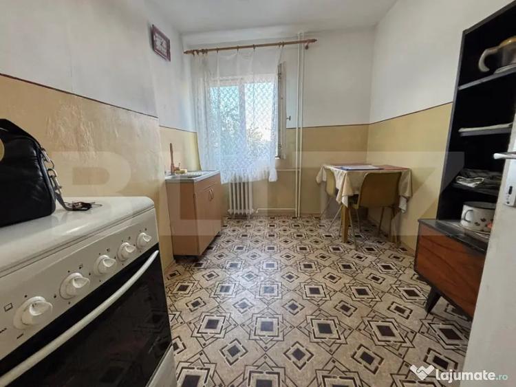 Apartament cu 3 camere semidecomandat în Rogerius