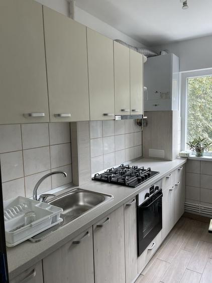 Apartament cu 3 camere semidecomandat în Popoveni