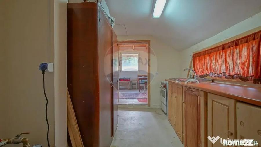 Casă cu 3 camere cu Teren 8100 Mp în Ucea