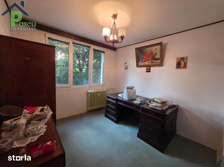Apartament cu 3 camere semidecomandat în Giurgiului