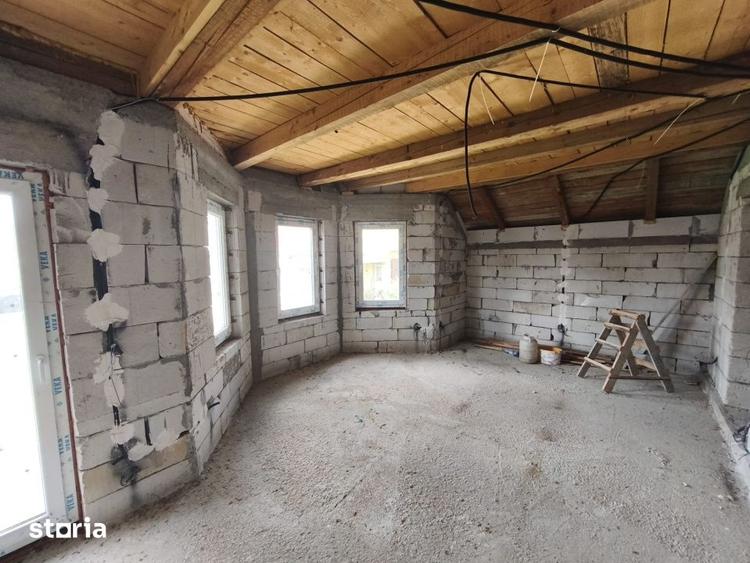 Casă cu 8 camere cu Teren 4400 Mp în Central