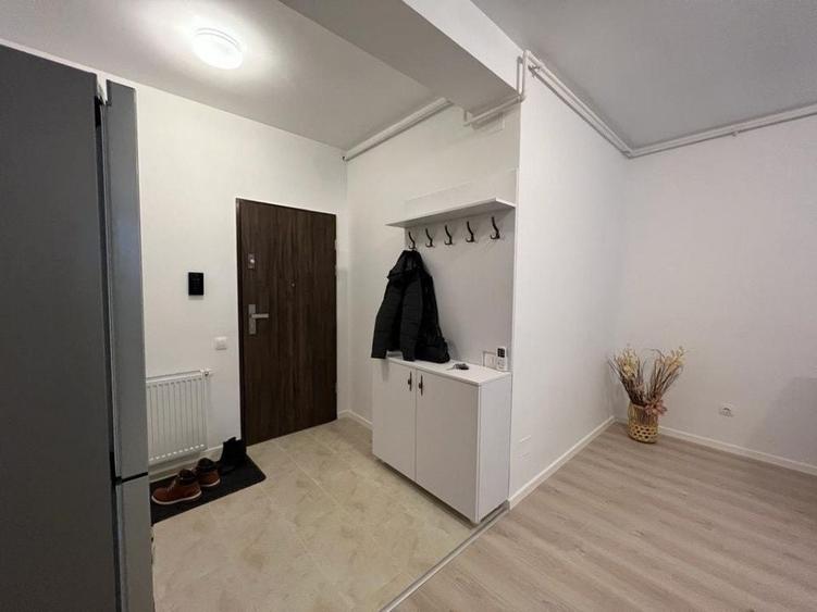 Apartament cu 2 camere semidecomandat, mobilat în Tomis Nord
