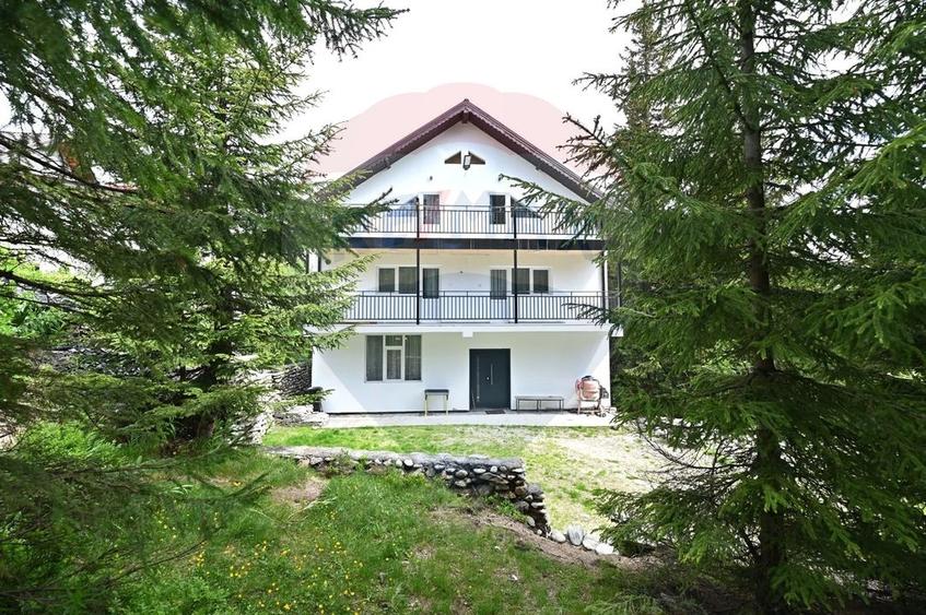 Hotel/Pensiune, de 342 mp, în Baia de Fier
