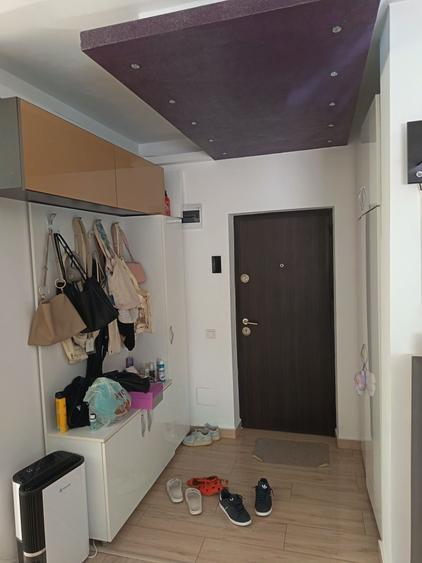 Apartament cu 3 camere semidecomandat în Runcu