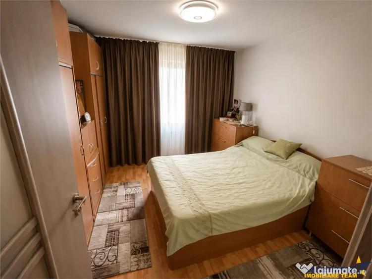 Apartament cu 3 camere decomandat în Calea București