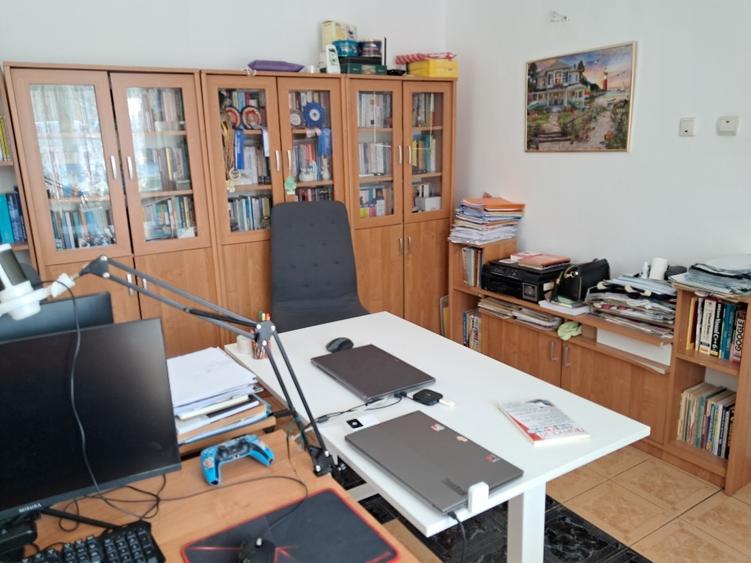 Casă individuală cu 5 camere cu Canalizare în Central