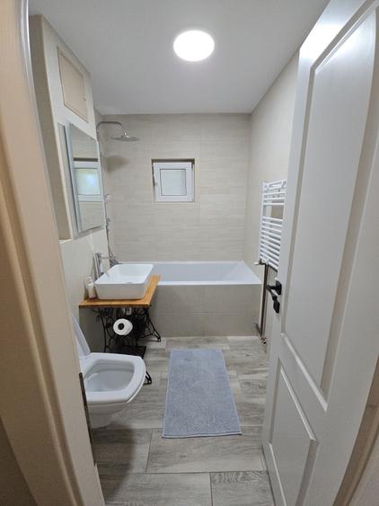 Apartament cu 3 camere decomandat în Exterior Vest