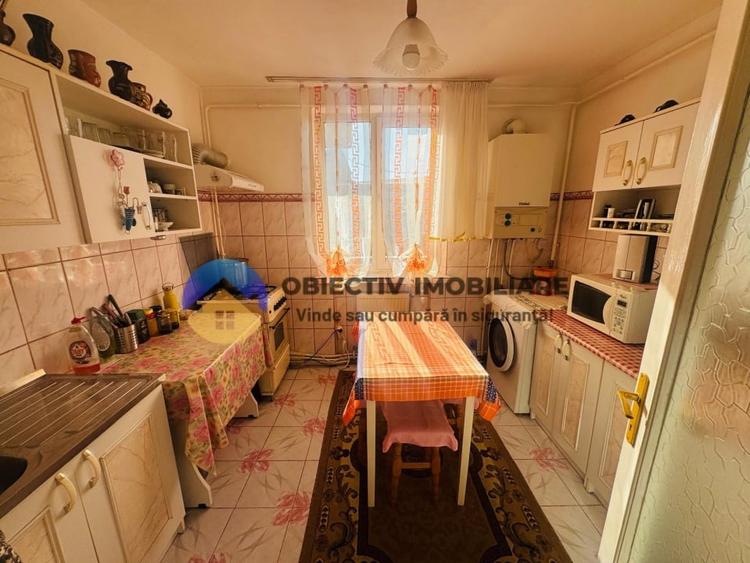 Apartament cu 4 camere decomandat în Central