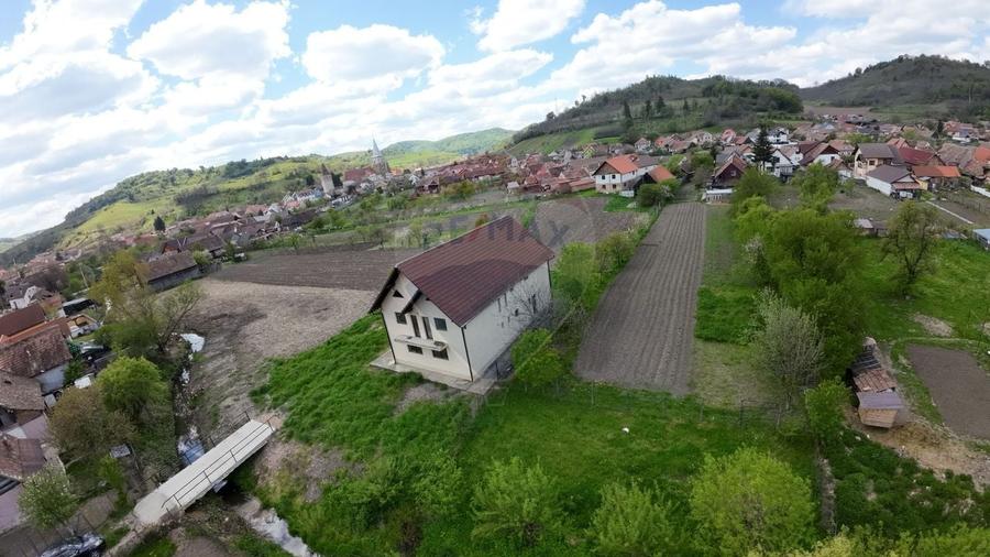 Casă individuală cu 6 camere cu Teren 268 Mp în Moșna