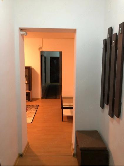 Apartament cu 4 camere semidecomandat, mobilat în Tomis Nord