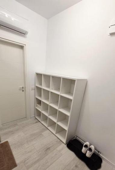 Garsonieră nedecomandată, mobilată în Titan