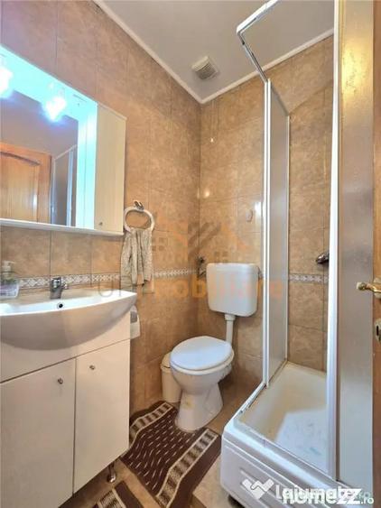 Casă cu 6 camere cu Teren 1761 Mp în Izlaz