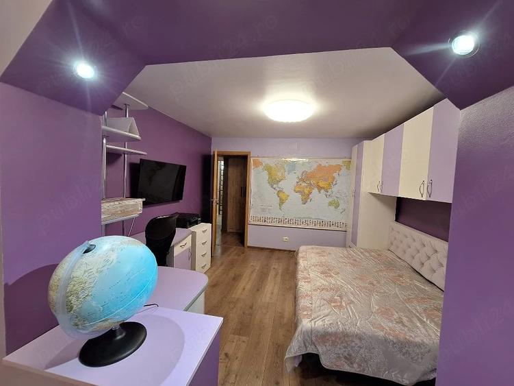 Apartament cu 4 camere decomandat în Lipovei
