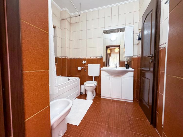 Casă cu 6 camere cu Canalizare în Bran