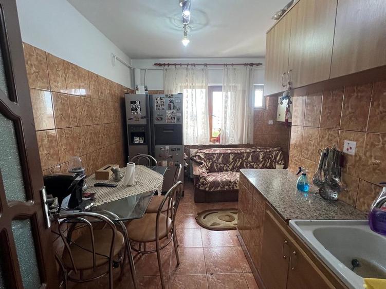 Apartament cu 2 camere decomandat în Teilor