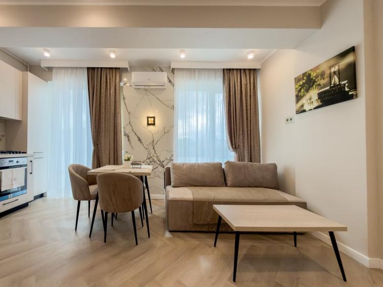 Apartament cu 2 camere semidecomandat, mobilat în Faleza Nord