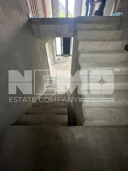 Casă cu 5 camere cu Teren 2300 Mp în Moara