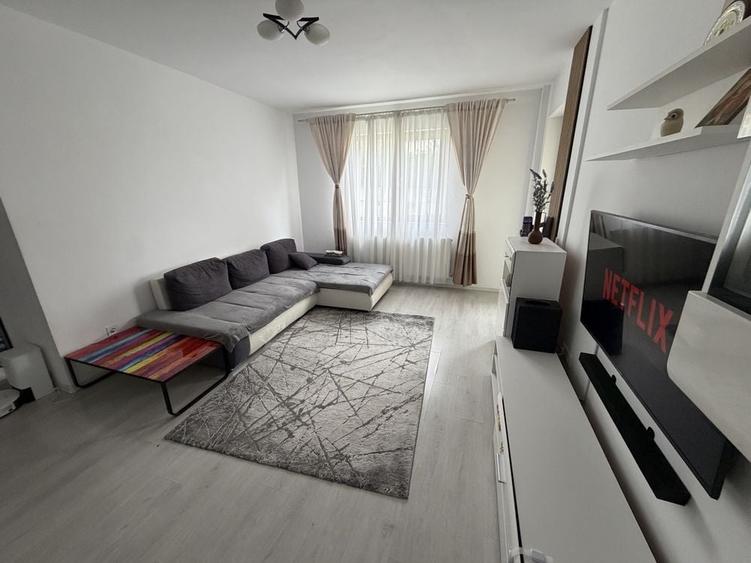 Apartament cu 2 camere decomandat în Trivale