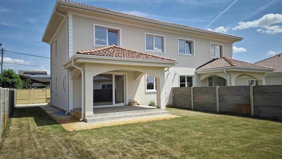 Duplex cu 5 camere cu Canalizare în Moșnița Nouă
