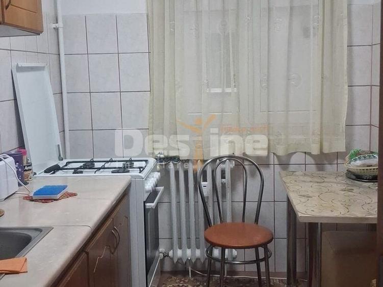 Apartament cu 3 camere decomandat în Drumul Taberei