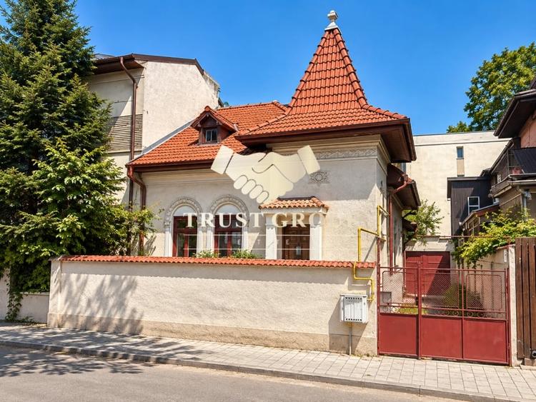 Casă individuală cu 6 camere cu Teren 204 Mp în Dorobanți