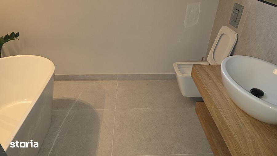 Apartament cu 4 camere decomandat în Micul Dallas