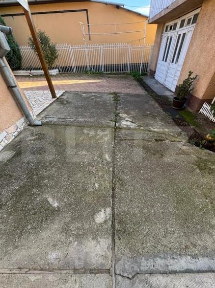Casă individuală cu 6 camere cu Garaj în Șoimuș