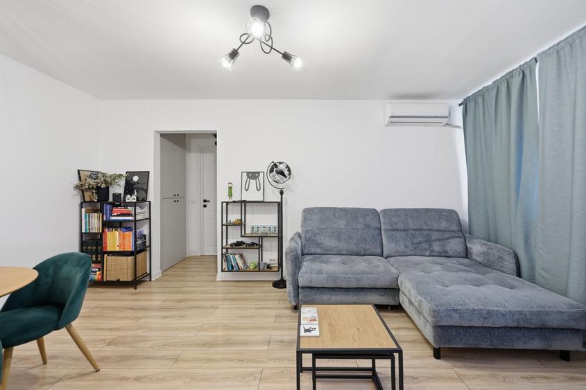 Apartament cu 2 camere semidecomandat, mobilat în 1 Mai